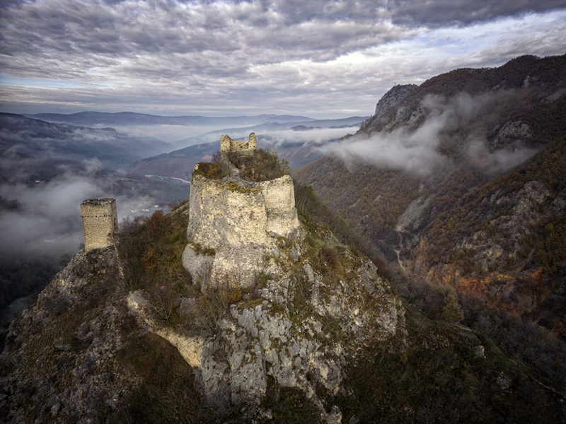 Mултимедијалнa изложбa ТВРЂАВЕ И УТВРЂЕНИ ГРАДОВИ СРБИЈЕ Светлане Дингарац